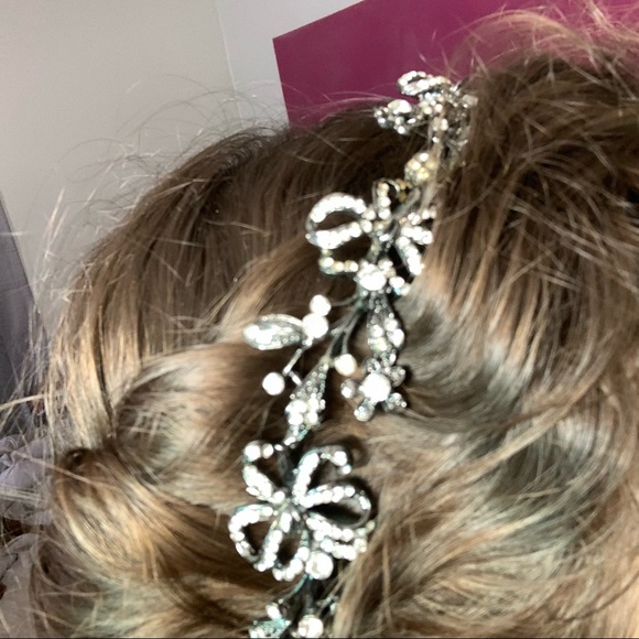 Vera Wang White - Garland Headband in Antique Crystal - Picture 11 of 11